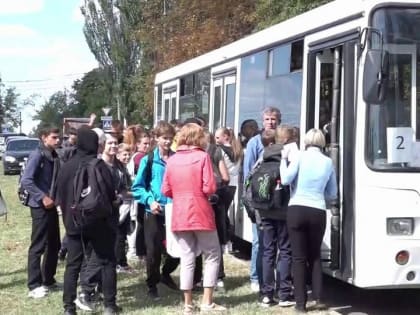 В Мариуполе школьные автобусы доставляют детей на занятия даже из отдаленных районов