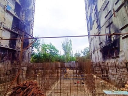 В Центральном районе Мариуполя восстанавливают девятиэтажный жилой дом