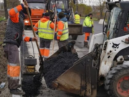 В Мариуполе начат ремонт отрезка магистрали в Крым