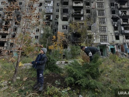 Екатеринбургский поэт уехал в Мариуполь помогать людям. Видео