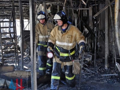 Во Дворце культуры металлургов в Мариуполе произошел пожар, огнем уничтожены мебель, пол и стены