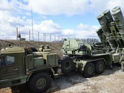 Минобороны: ПВО перехватила 16 снарядов HIMARS и 14 БПЛА у Артемовска и Мариуполя