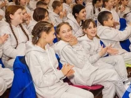 Губернатор Санкт-Петербурга Александр Беглов навестил мариупольских школьников в детском лагере «Молодежное»
