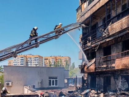 В ДНР сотрудники МЧС России потушили многоэтажку