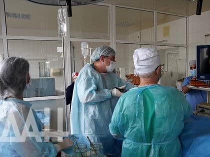 Медики в Мариуполе спасли жизнь девочки, повредившей почку при падении с высокой горки