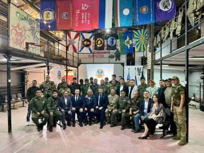 «Без тыла нет побед на фронте, народ и армия едины!»