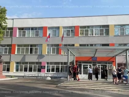 Школьники Мариуполя получают подарки от побратима Санкт-Петербурга