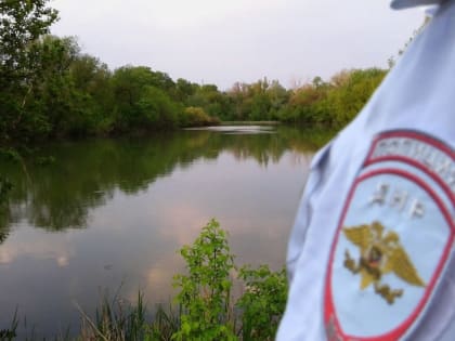 Полицейские установили обстоятельства гибели мужчины на воде в Мариуполе