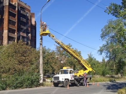 В Мариуполе скоро не останется «темных пятен»: наружное освещение восстанавливается во всех районах города