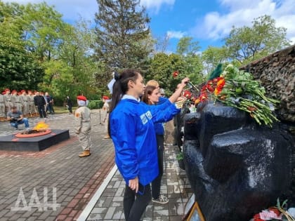 Юнармейцы в Мариуполе почтили память Жертв фашизма