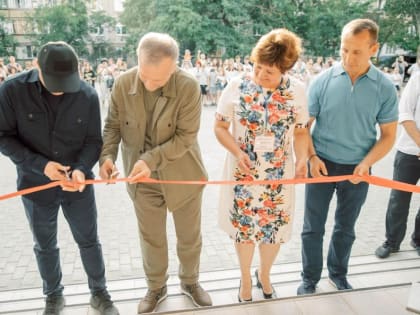В Мариуполе открыли восстановленную среднюю школу №41. В торжественной линейке приняли участие замруководителя Федеральн