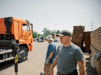 Олег Моргун: На складе стройматериалов ознакомился с работой двух манипуляторов, которые нам предоставил петербургский Ш