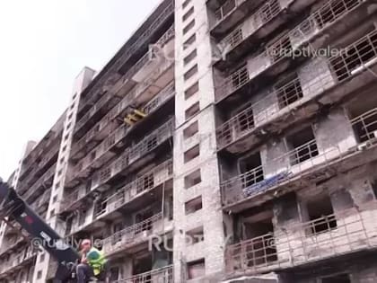 ДНР. В Мариуполе студенческие отряды помогают строителям из Москвы восстанавливать дома В период летних каникул студенты