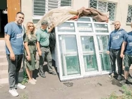 Почти 70 оконных блоков с тройными стеклопакетами доставили для восстановления школы искусств в Мариуполе