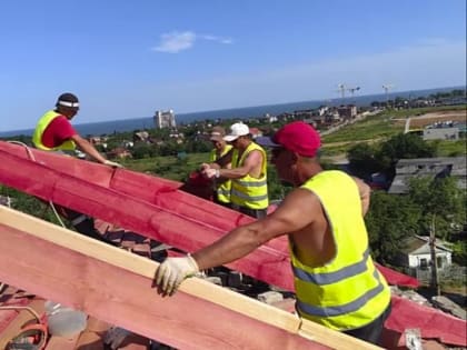 Липецкие строители помогают мариупольцам отстроить дома и подготовиться к зиме