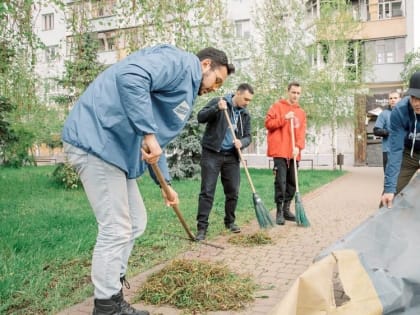 Благоустройство Мариуполя продолжается: волонтеры привели в порядок сквер «Лукоморье» и украсили город к майским праздни