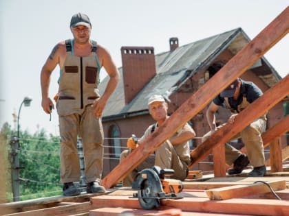 Олег Моргун: В Жовтневом и Приморском районах, поселке Старый Крым на объектах восстановления ИЖС пообщался со строителя