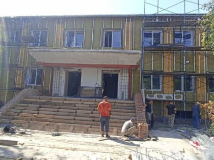 Строители из Северной столицы продолжают восстанавливать здание МФЦ в посёлке Сартана