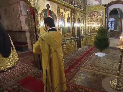 Владимир Путин в день Рождества Христова посетил богослужение в Благовещенском соборе в Московском Кремле