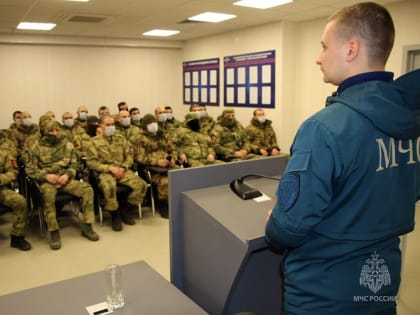 Сотрудники Отряда пиротехнических работ РСЦ МЧС ДНР провели обучающие занятия для коллег из Росгвардии на базе спасатель