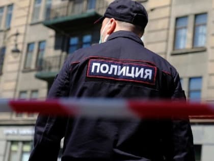 В Жовтневом районе Мариуполя во дворе одного из домов обнаружили труп убитого мужчины