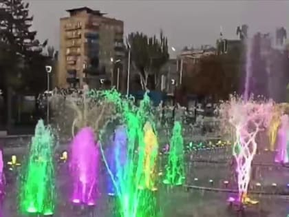 Петербуржцы провели пробный запуск нового фонтана у Азовгипромеза в Мариуполе