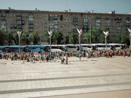 Мариупольские школьники отправились на оздоровление в Санкт-Петербург