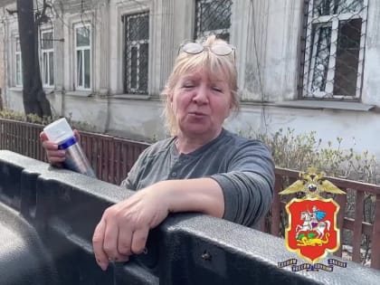 #ДобрыеИстории. В Калининградской области полицейский помог пристроить найденного в лесу беспомощного бельчонка