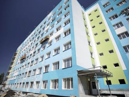 В стационаре больницы интенсивного лечения Мариуполя специалисты приступили к устройству новой системы вентиляции