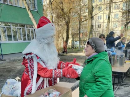 Дед Мороз продолжает дарить подарки жителям Восточного
