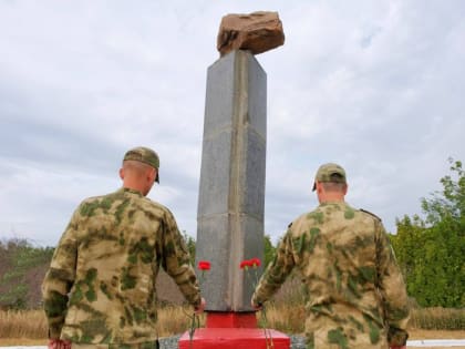 В ДНР росгвардейцы провели работы по благоустройству памятников участникам Великой Отечественной войны