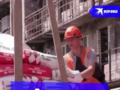 Студенты помогают восстанавливать жилые дома в Мариуполе