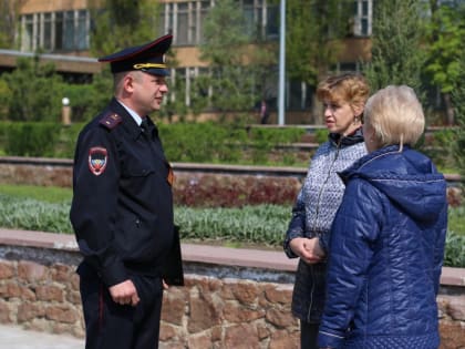 Участковые инспекторы полиции отмечают свой профессиональный праздник