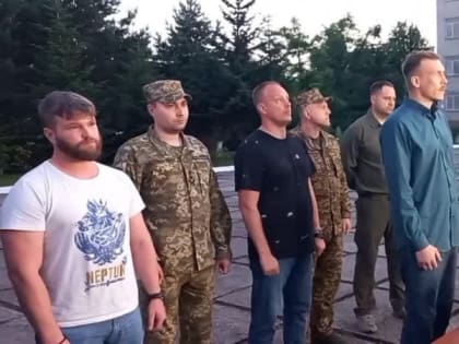 Роман Романов: 08.07.2023. Львов, Украина.. Президент Украины Зеленский и эвакуированные при непосредственном участии Кр