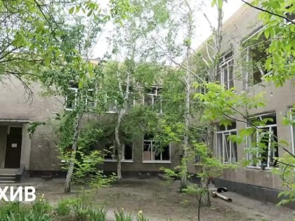 Строители из Московской области ударными темпами ремонтируют социальные объекты в Мариуполе