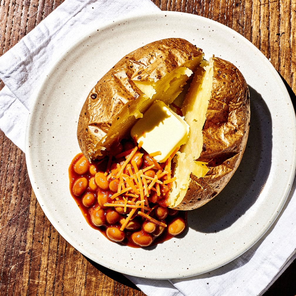 Jacket potato with beans