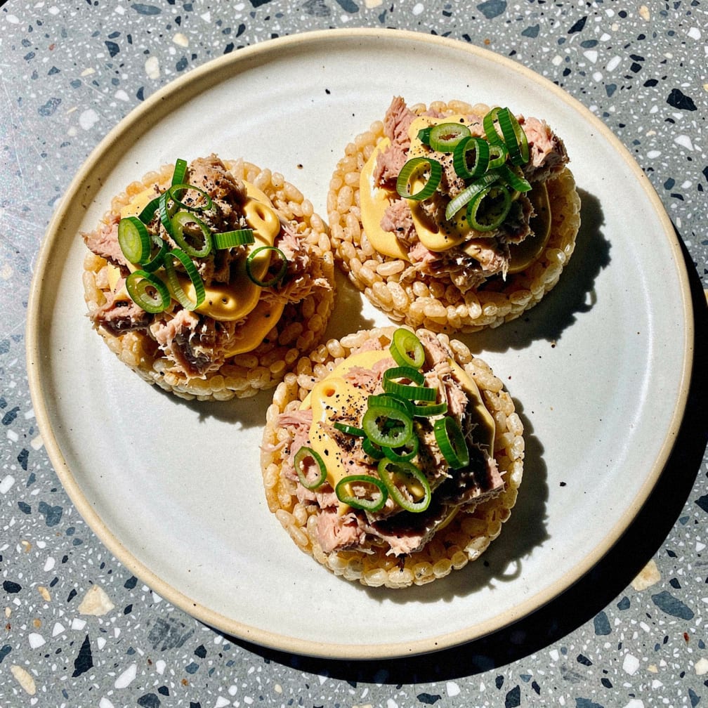 Tuna & spring onion rice cakes