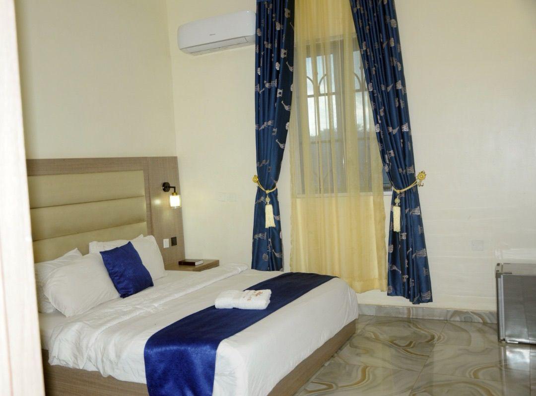 Amazing Grace Hotels and Holiday Inn