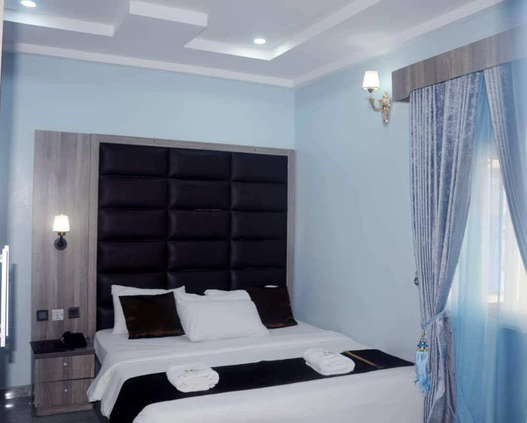 Amazing Grace Hotels and Holiday Inn