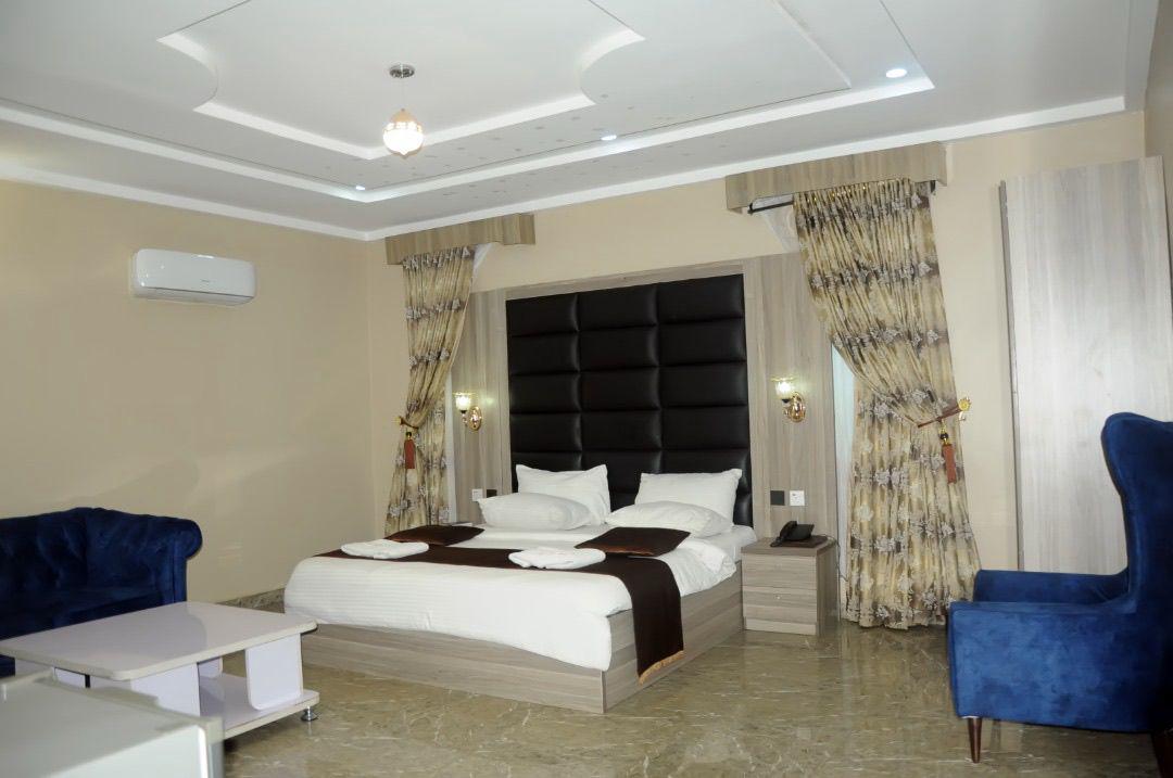 Amazing Grace Hotels and Holiday Inn
