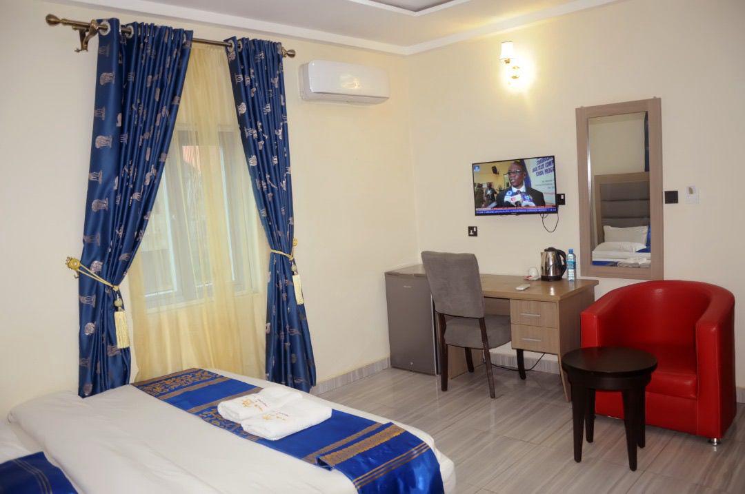 Amazing Grace Hotels and Holiday Inn