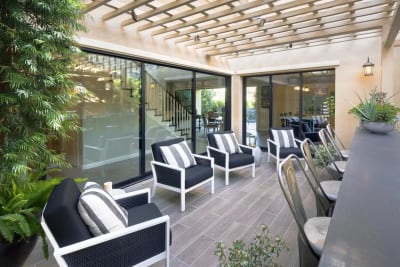 AX450 Moving Glass Walls — 1
