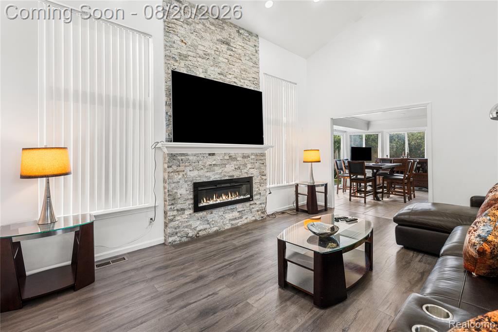 52007 Plum Creek Drive, Chesterfield Twp — photo 3