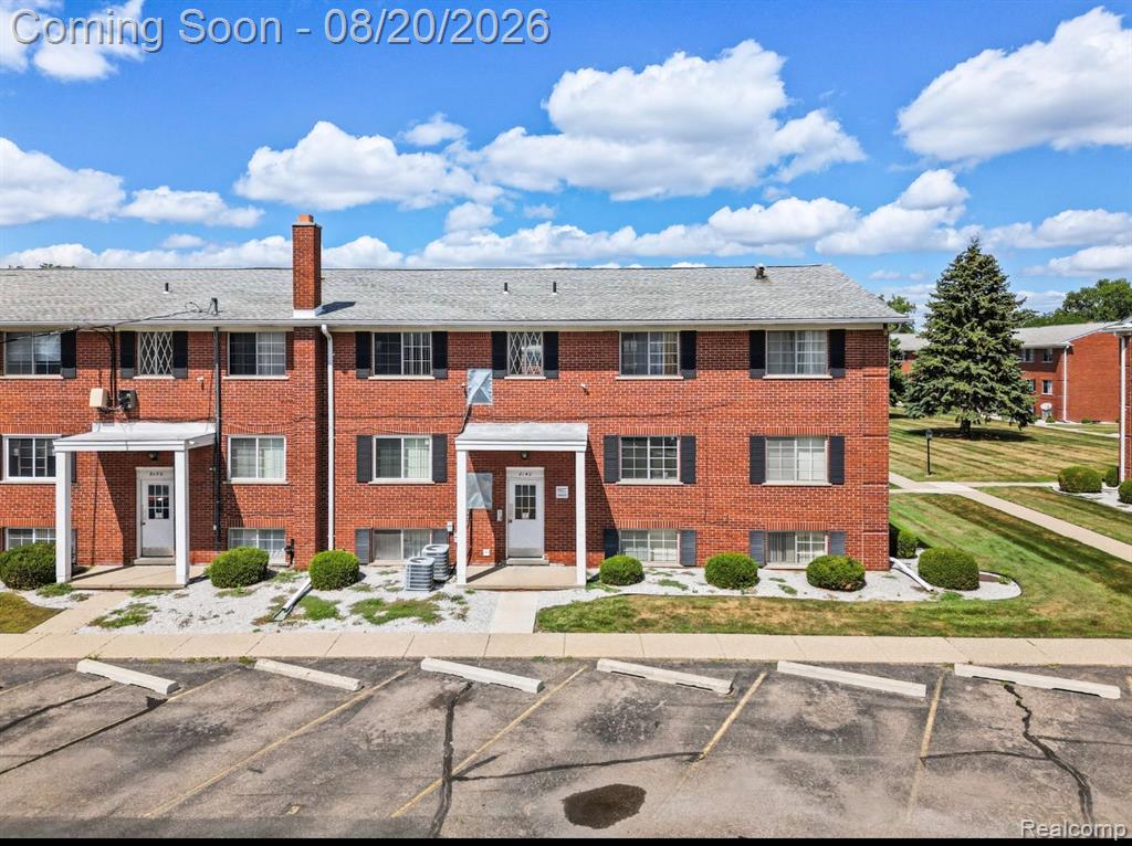 8140 Crestview Drive, Sterling Heights — photo 1