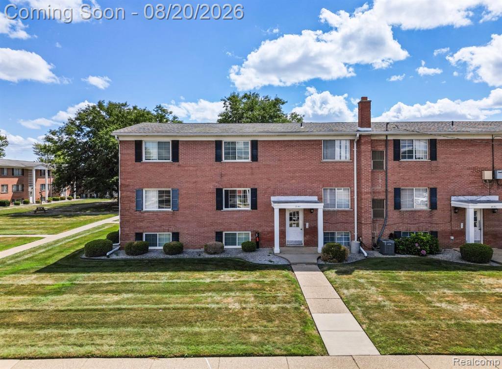 8140 Crestview Drive, Sterling Heights — photo 2