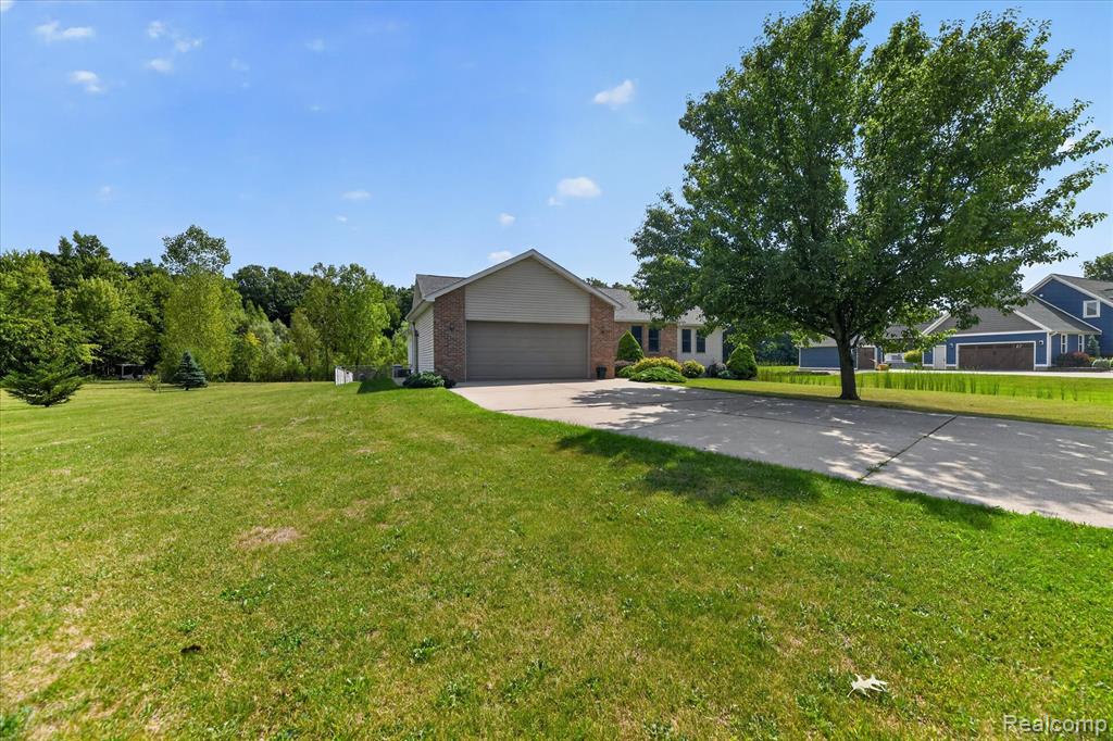 13144 Grant Circle, Vienna Twp — photo 2