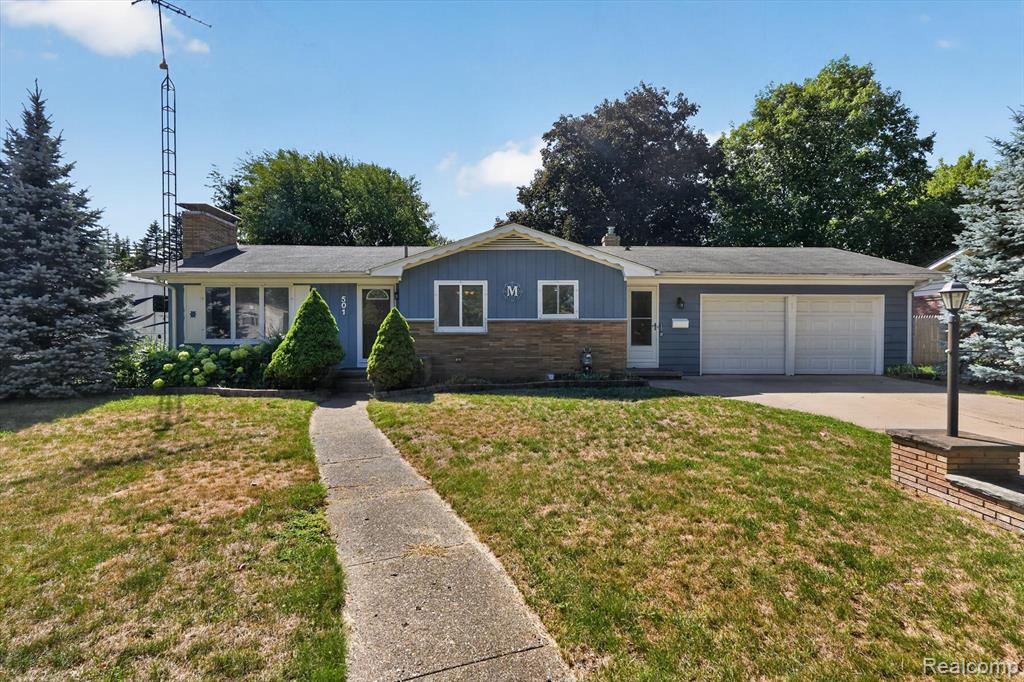 501 Dale Street, Flushing — photo 1