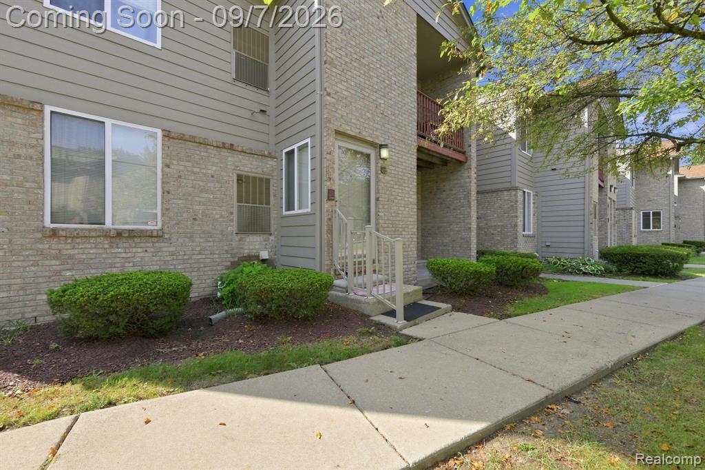 34780 W 8 Mile Road 7, Farmington Hills — photo 3