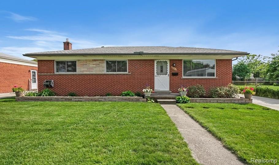 4396 Dunn Drive, Warren — photo 1