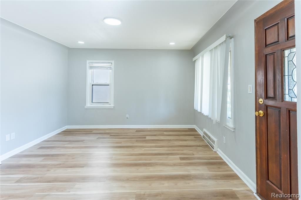 2120 Geneva Street, Dearborn — photo 2